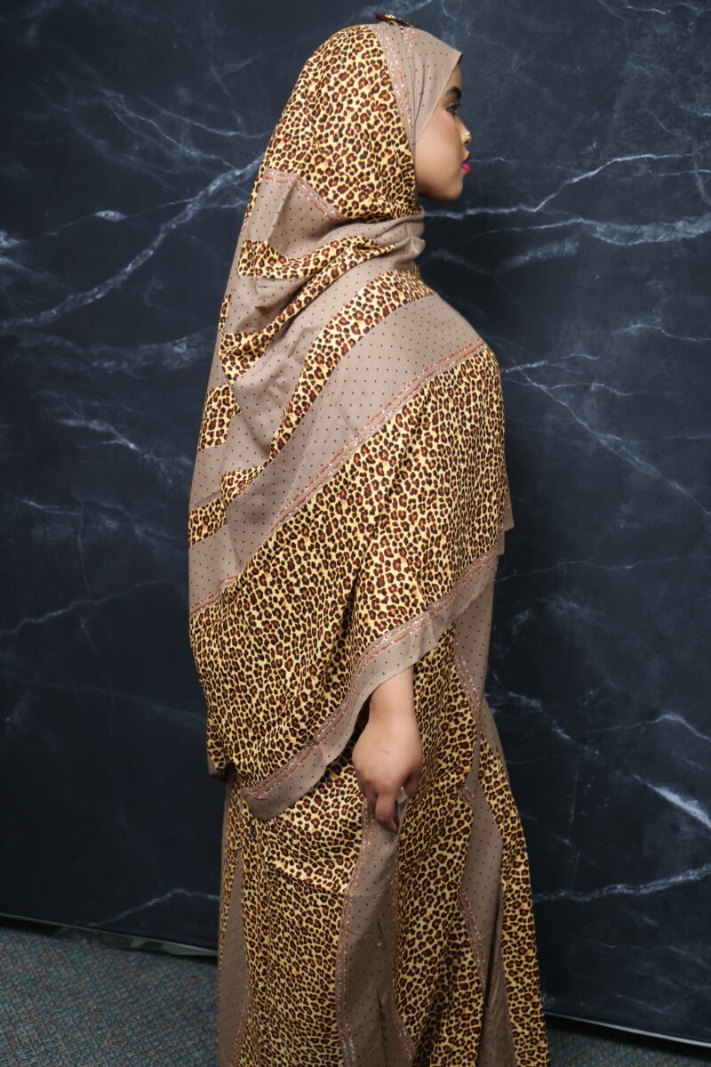 Elegant Scarf by Amira